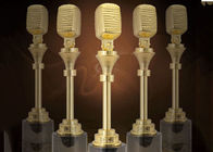 Troféu da concessão da música do projeto do microfone para o serviço feito sob encomenda da competição musical disponível