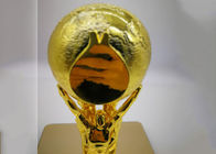 Ouro brilhante copo feito sob encomenda chapeado do troféu com a estátua que guarda o projeto da bola