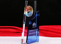 O vidro azul do negócio concede troféus dos copos, troféus de vidro feito-à-medida