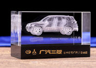 Os ofícios de cristal da decoração do projeto original com o carro da gravura do laser 3D modelam