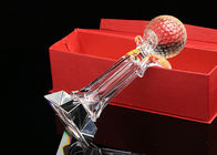 Perto - do copo do troféu do golfe do Pin com o logotipo feito sob encomenda da bola de golfe de cristal aceitado