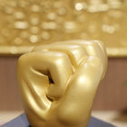 Decoração dourada do escritório do copo do troféu da resina do punho 9cm da concessão do fósforo de encaixotamento