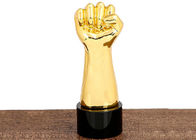 Ouro do copo do troféu da resina da forma do punho galvanizado para o pessoal/empregados proeminentes