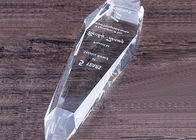 O copo de cristal de vidro do troféu concede o tamanho personalizado copo com limpar com jato de areia o logotipo