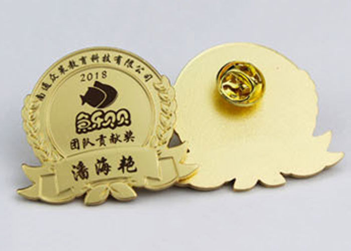 A graduação feita sob encomenda gravou o tipo do Pin das concessões das medalhas para professores/soldados